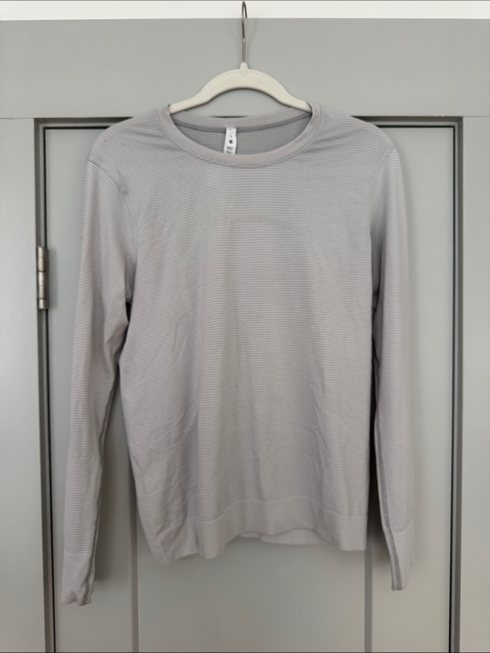 Lululemon Women’s Light Gray Long-Sleeve Thermal Crewneck Shirt